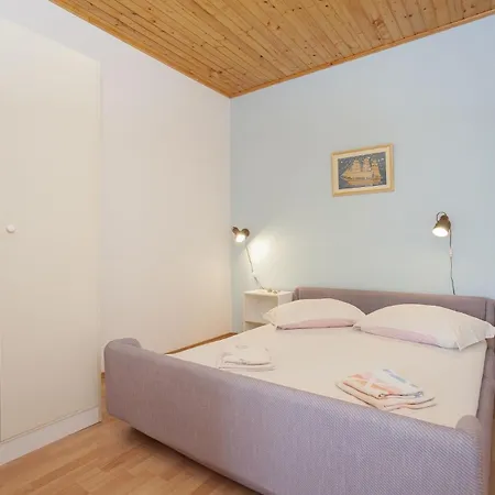 Ante Apartment *
